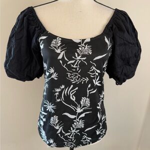 Marc New York black & white floral top balloon sleeves SZ medium